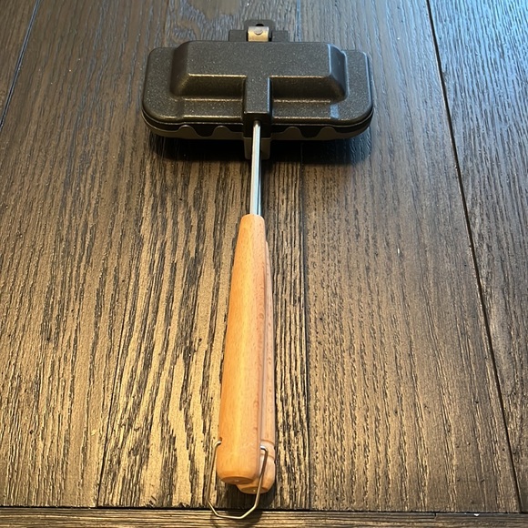 Sandwich Grill - Handheld Pie Iron, Sandwich Maker, Hand Toaster Non Stick - Picture 4 of 6